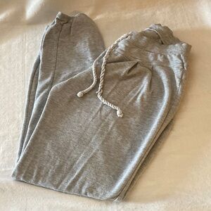 Sweats AERI light gray women’s joggers pants